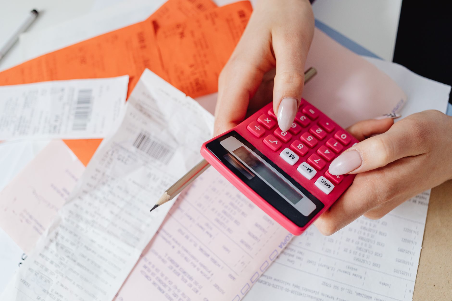 Contas a Pagar: lançamento manual, parcelamento e recorrência automática
